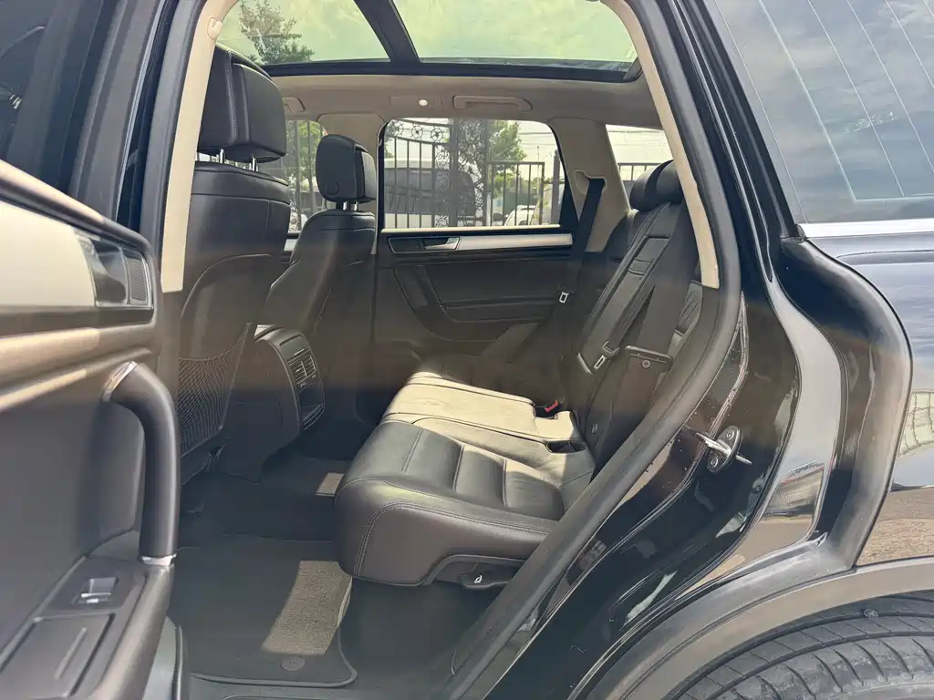 Volkswagen Touareg 2017 — фото 16