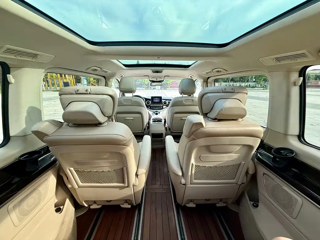 Mercedes-Benz V-Class 2017 — фото 15