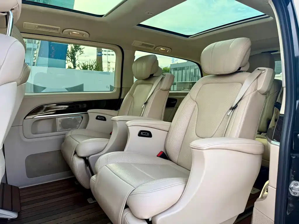Mercedes-Benz V-Class 2017 — фото 12