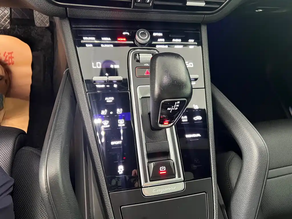 Porsche Cayenne 2020 — фото 14