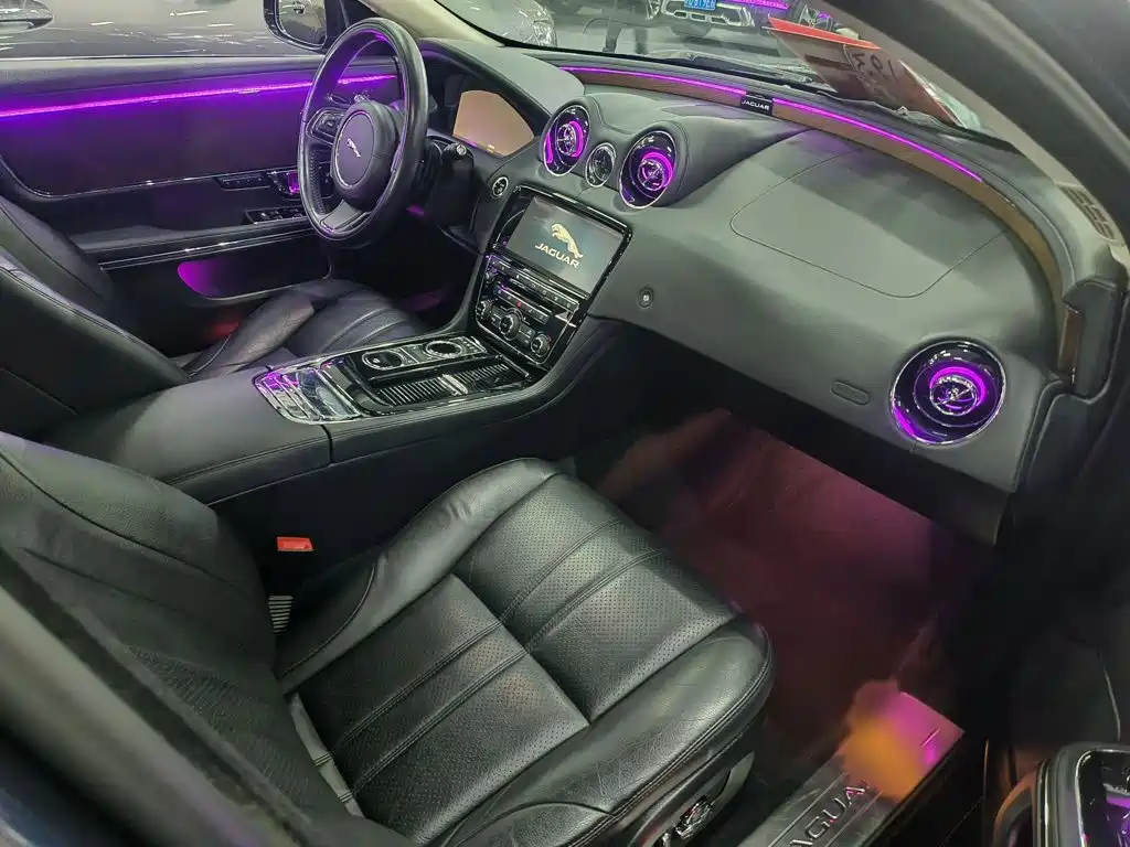 Jaguar XJ 2018 — фото 13