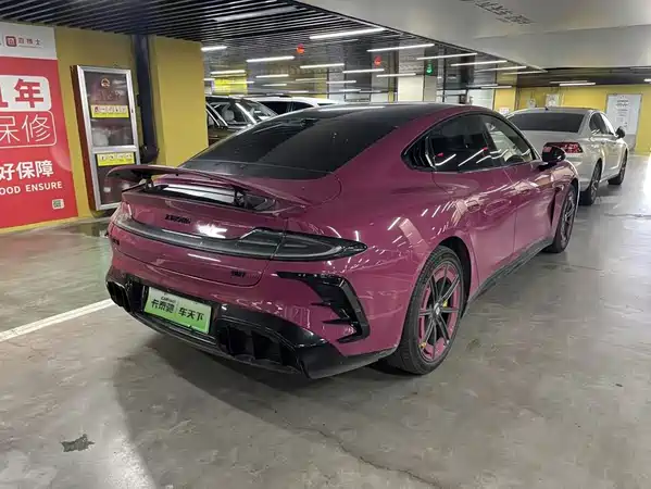 Xiaomi SU7 2025