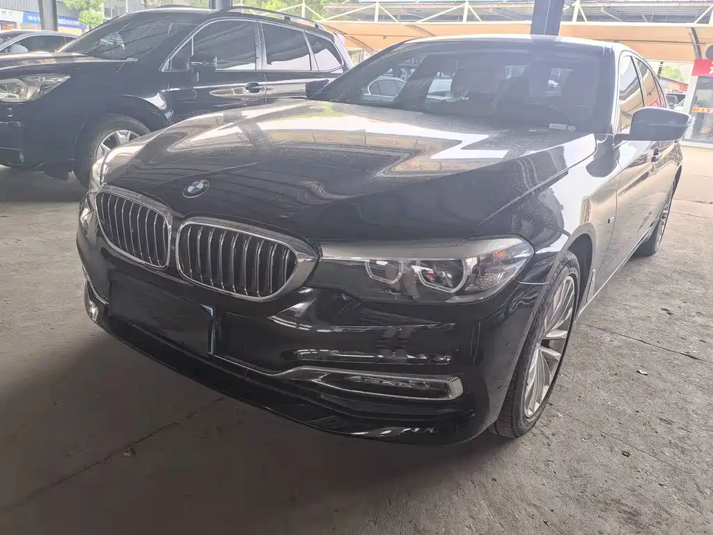BMW 5 Series 2018 — фото 1