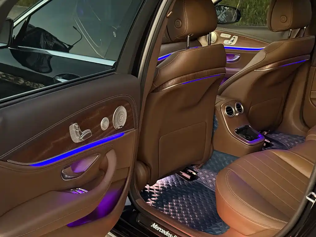 Mercedes-Benz E-Class 2023 — фото 8