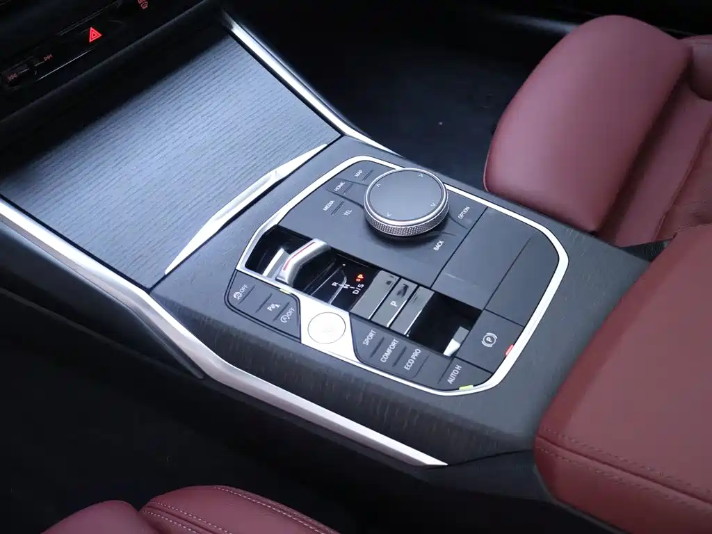 BMW 3 Series 2025 — фото 12