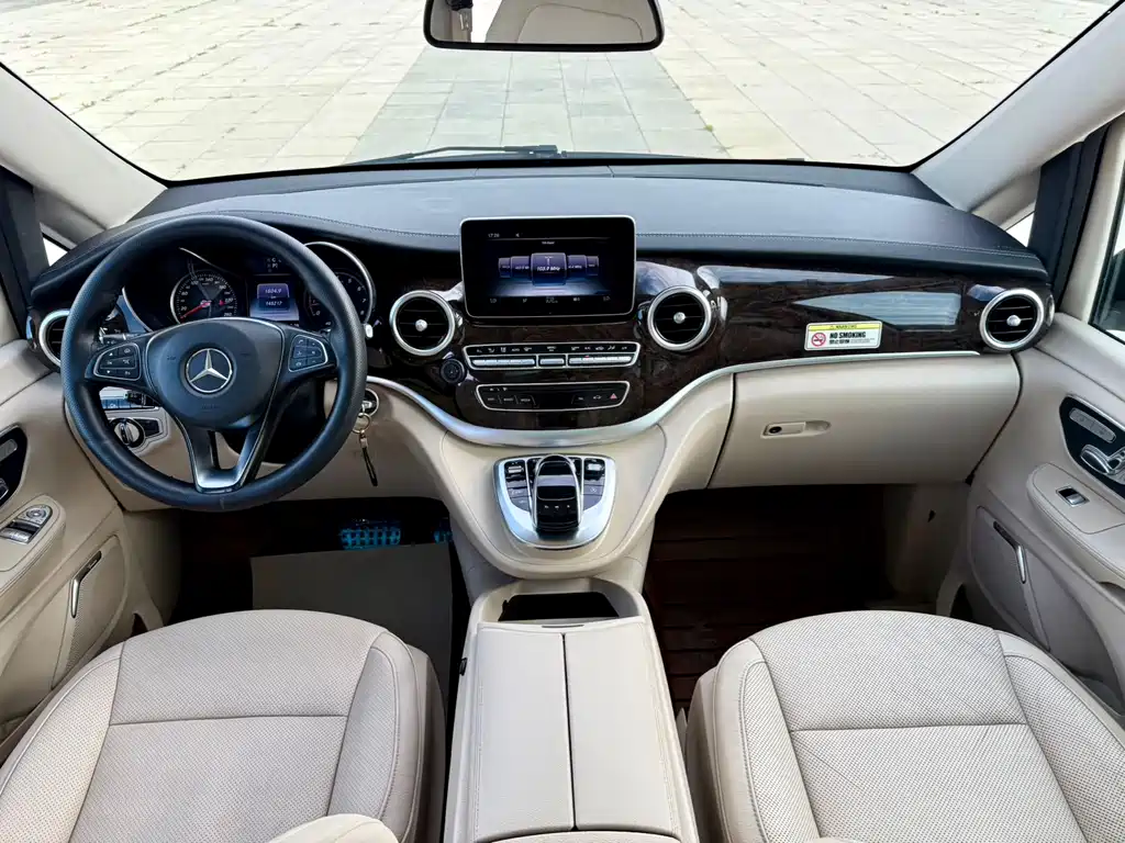 Mercedes-Benz V-Class 2017 — фото 14