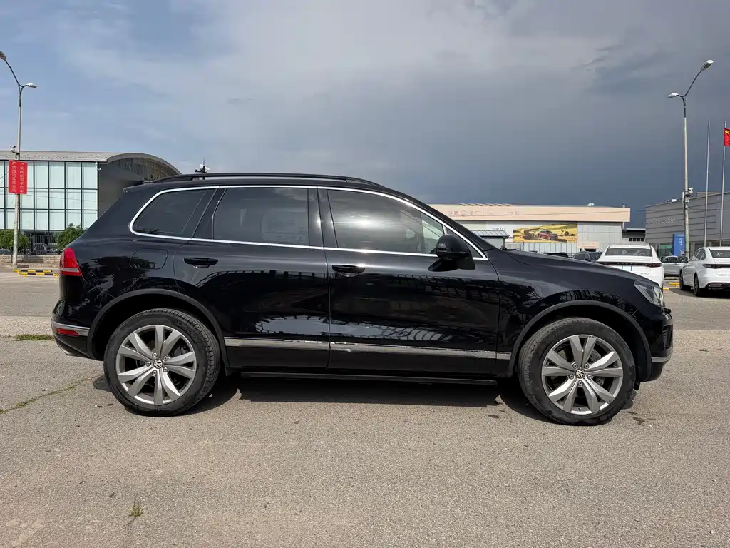 Volkswagen Touareg 2017 — фото 8