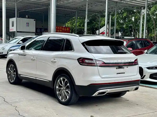 Lincoln Nautilus 2021