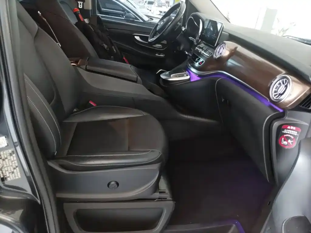 Mercedes-Benz V-Class 2022 — фото 25