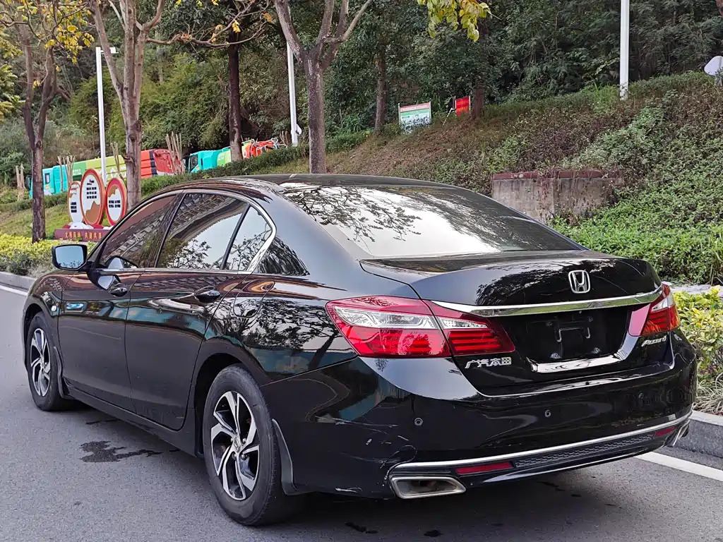 Honda Accord 2017 — фото 14