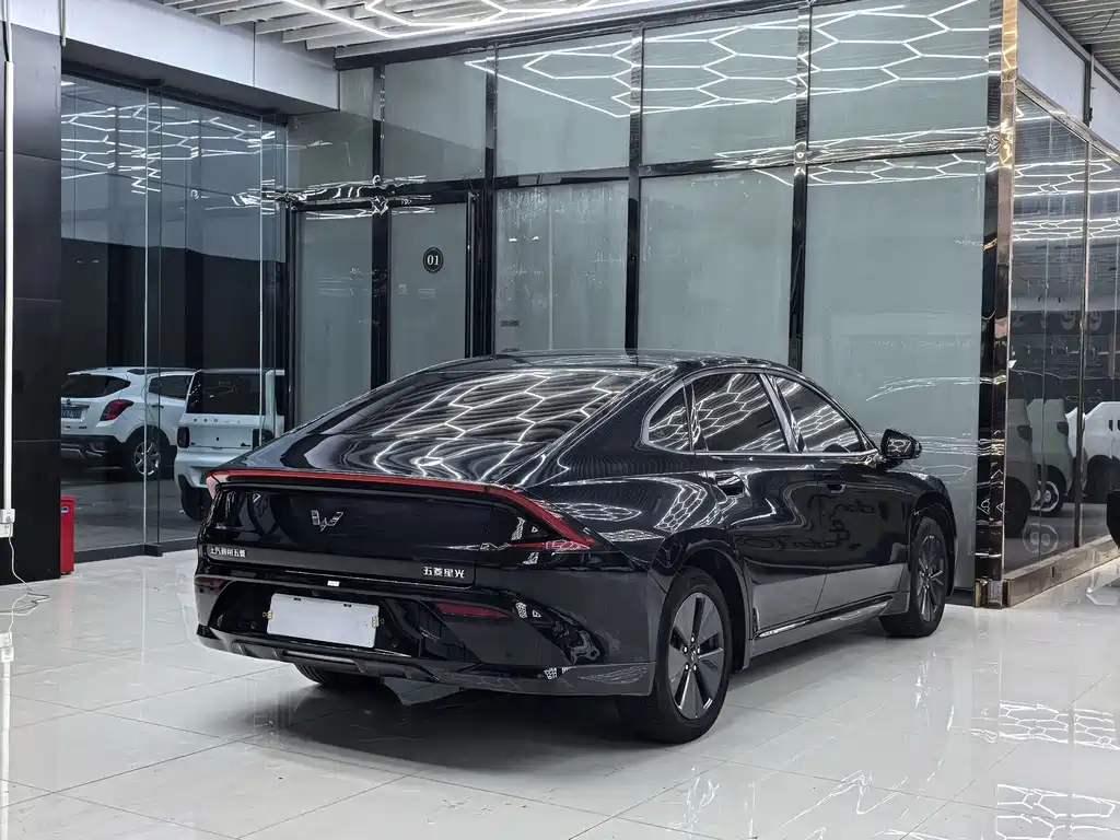 Wuling Starlight 2024