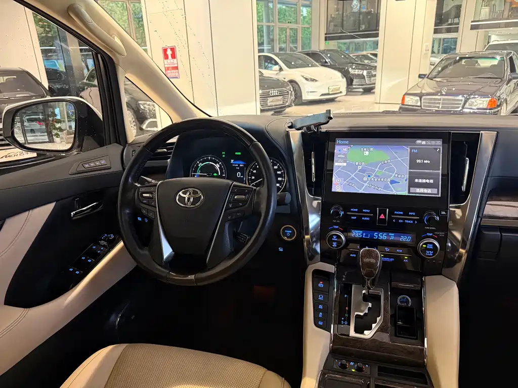 Toyota Alphard 2021 — фото 14