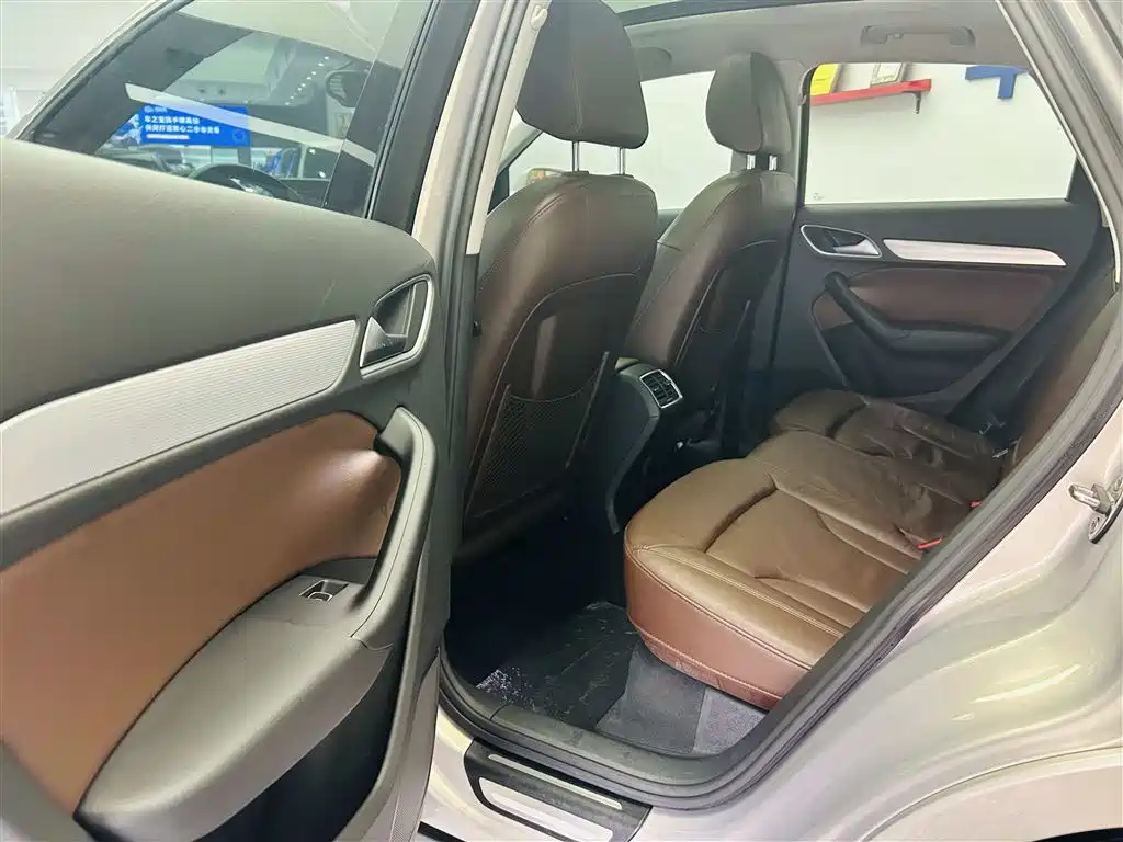 Audi Q3 2015 — фото 23