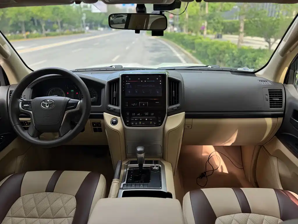 Toyota Land Cruiser 2016 — фото 10