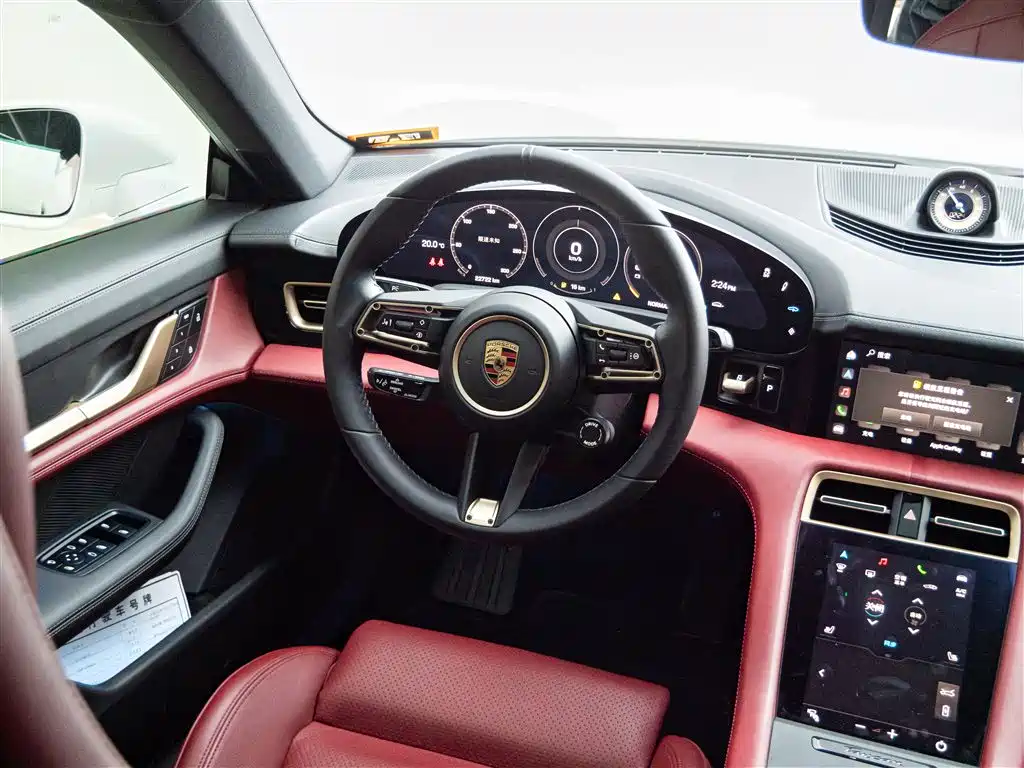 Porsche Taycan 2024 — фото 13