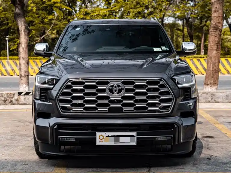 Toyota Sequoia — фото 2