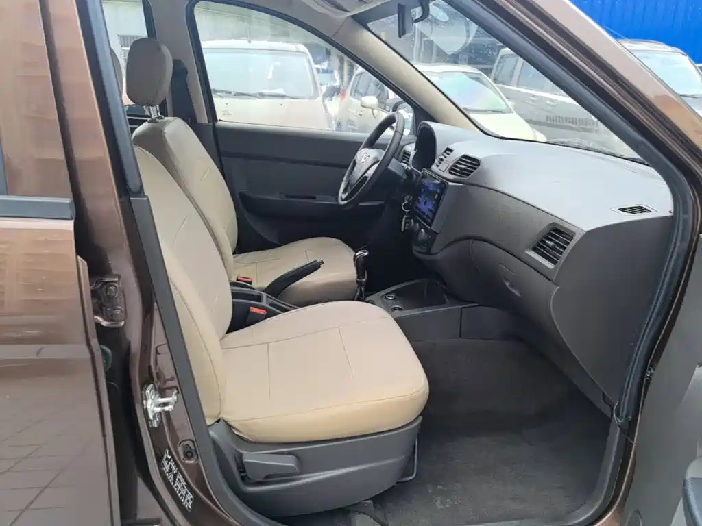 Wuling Hongguang 2015 — фото 25