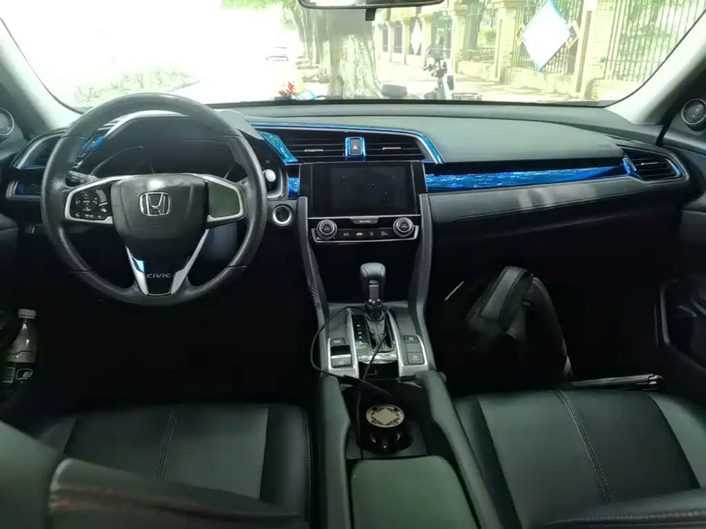 Honda Civic 2018 — фото 10