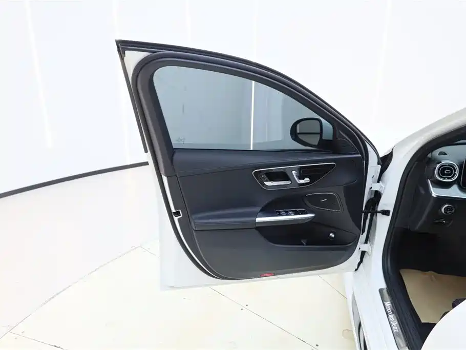 Mercedes-Benz C-Class 2023 — фото 13