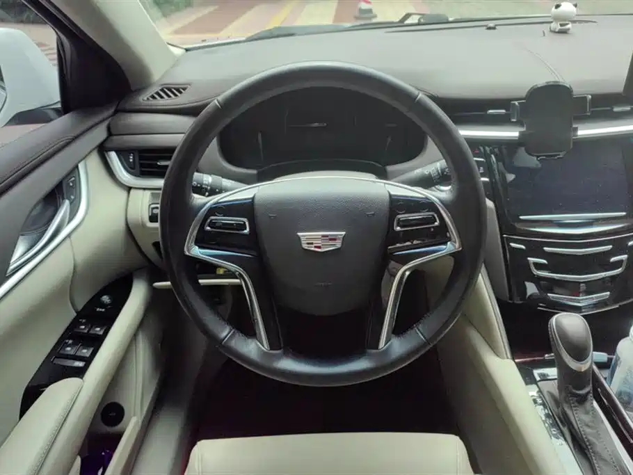 Cadillac XTS 2017 — фото 15