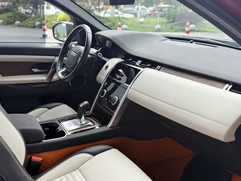 Land Rover Discovery Sport 2020 — фото 11
