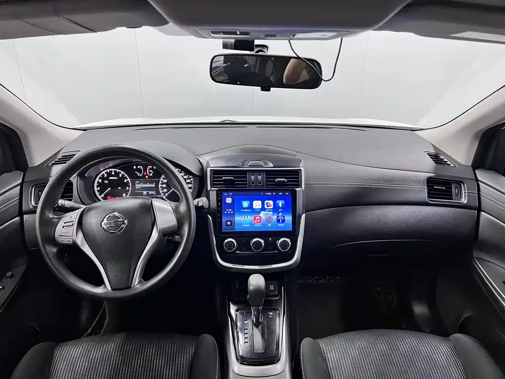 Nissan Tiida 2018 — фото 11