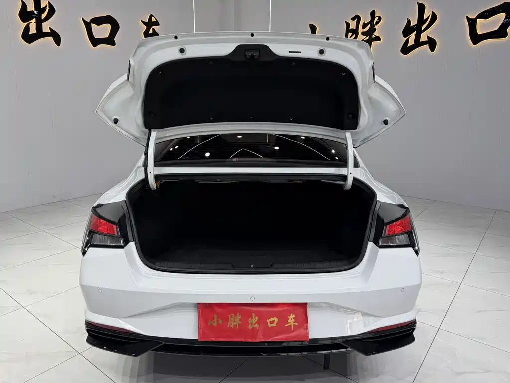 Hyundai Elantra 2023 — фото 18