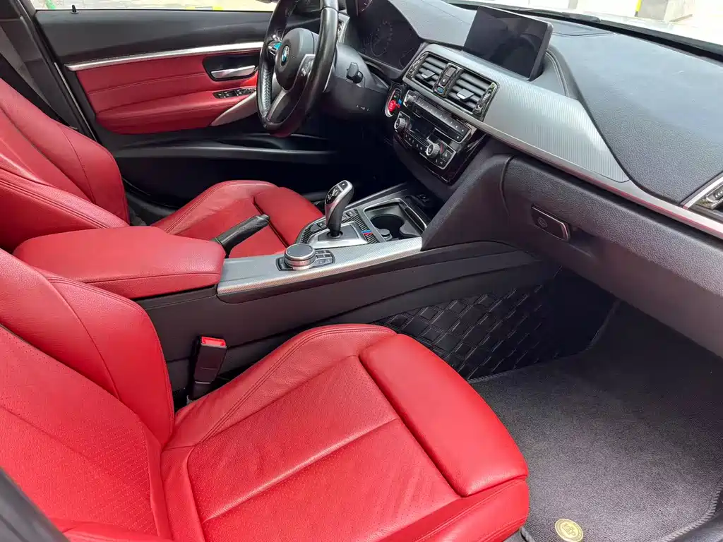 BMW 3 Series 2018 — фото 14