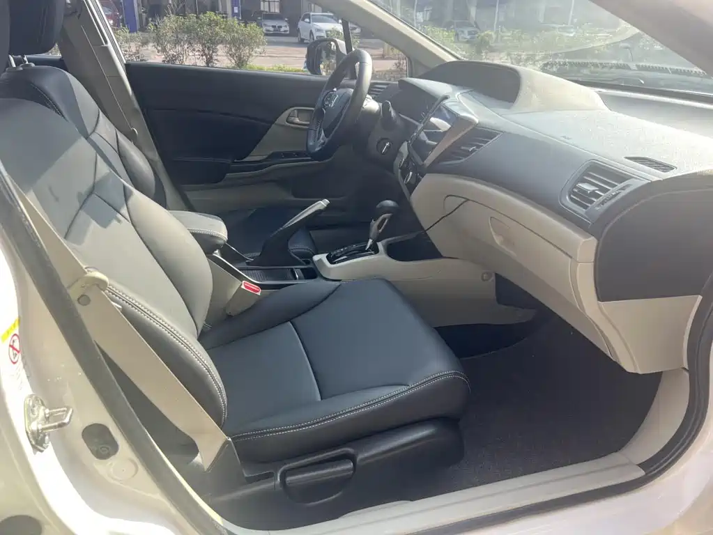 Honda Civic 2015 — фото 10