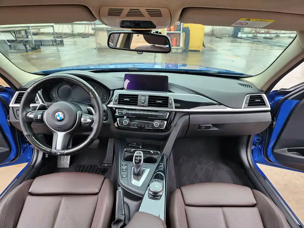 BMW 3 Series 2018 — фото 13