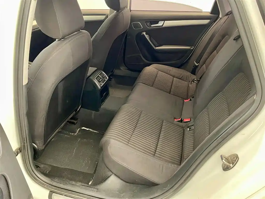 Audi A4L 2015