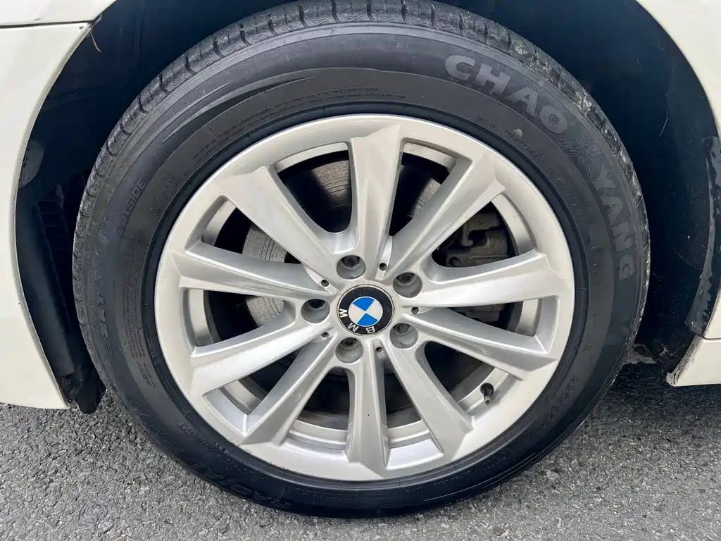 BMW 5 Series 2012 — фото 21