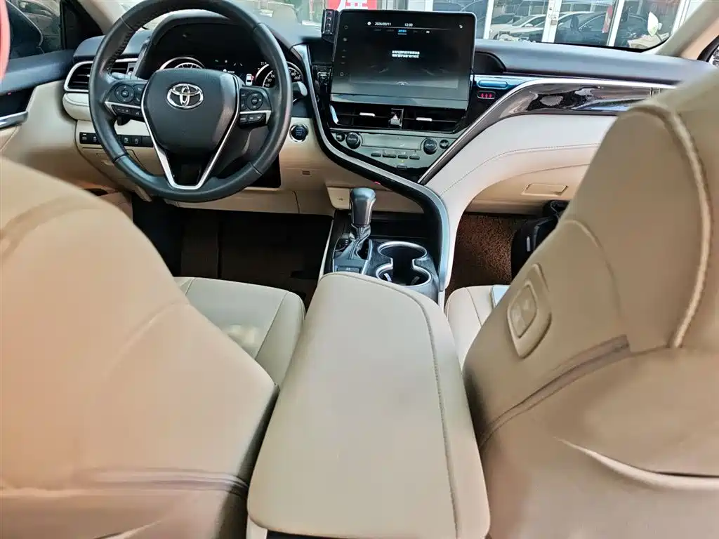 Toyota Camry 2023 — фото 9