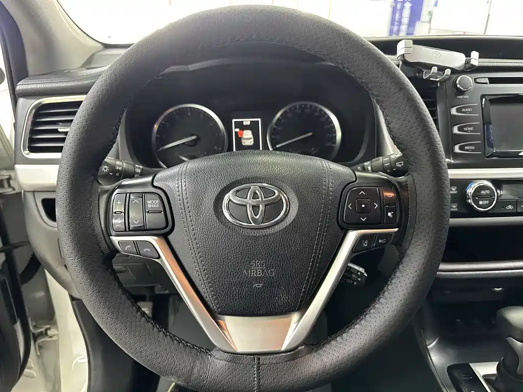 Toyota Highlander 2018 — фото 9
