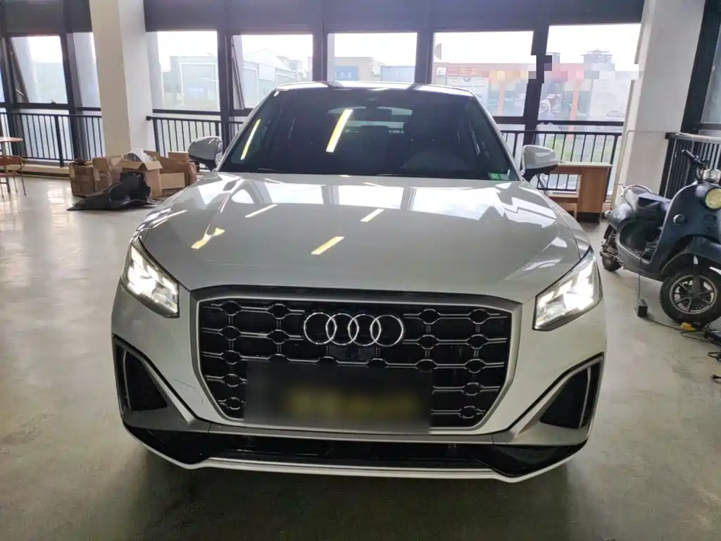 Audi Q2L 2023