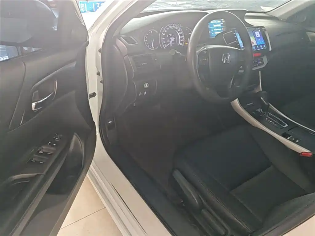 Honda Accord 2015 — фото 16