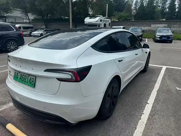 Tesla Model 3 2024