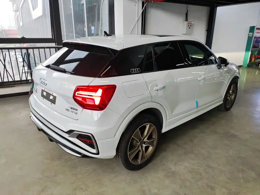 Audi Q2L 2023