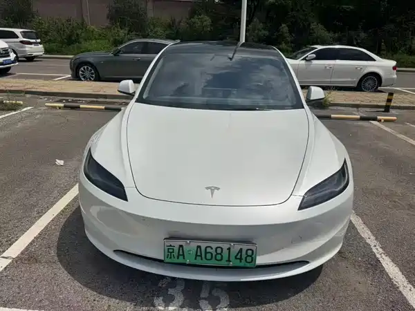 Tesla Model 3 2024