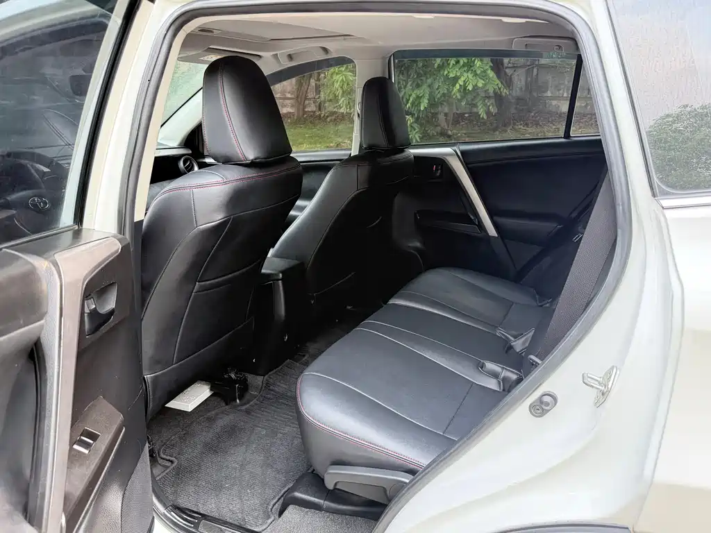 Toyota RAV4 2019 — фото 11