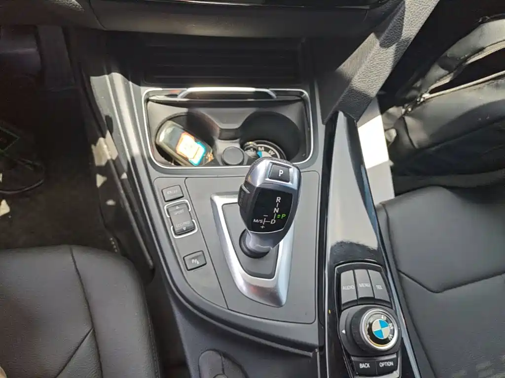 BMW 3 Series 2016 — фото 14