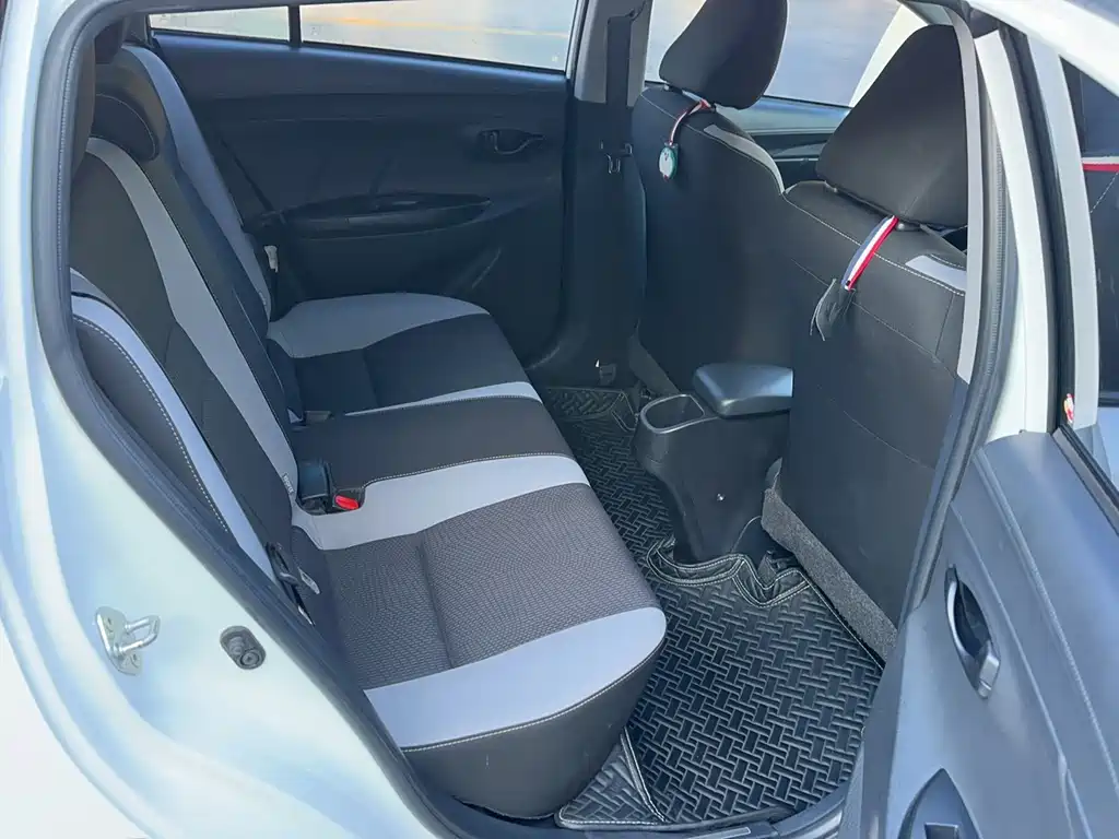 Toyota Yaris L 2020 — фото 15