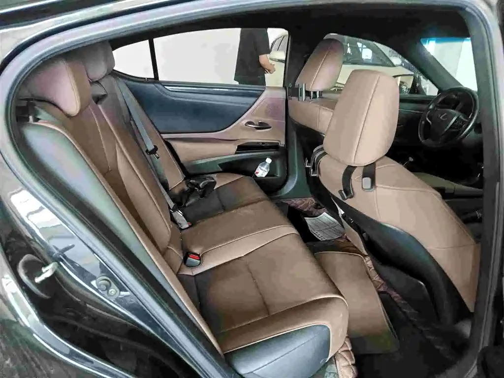 Lexus ES 2022 — фото 10