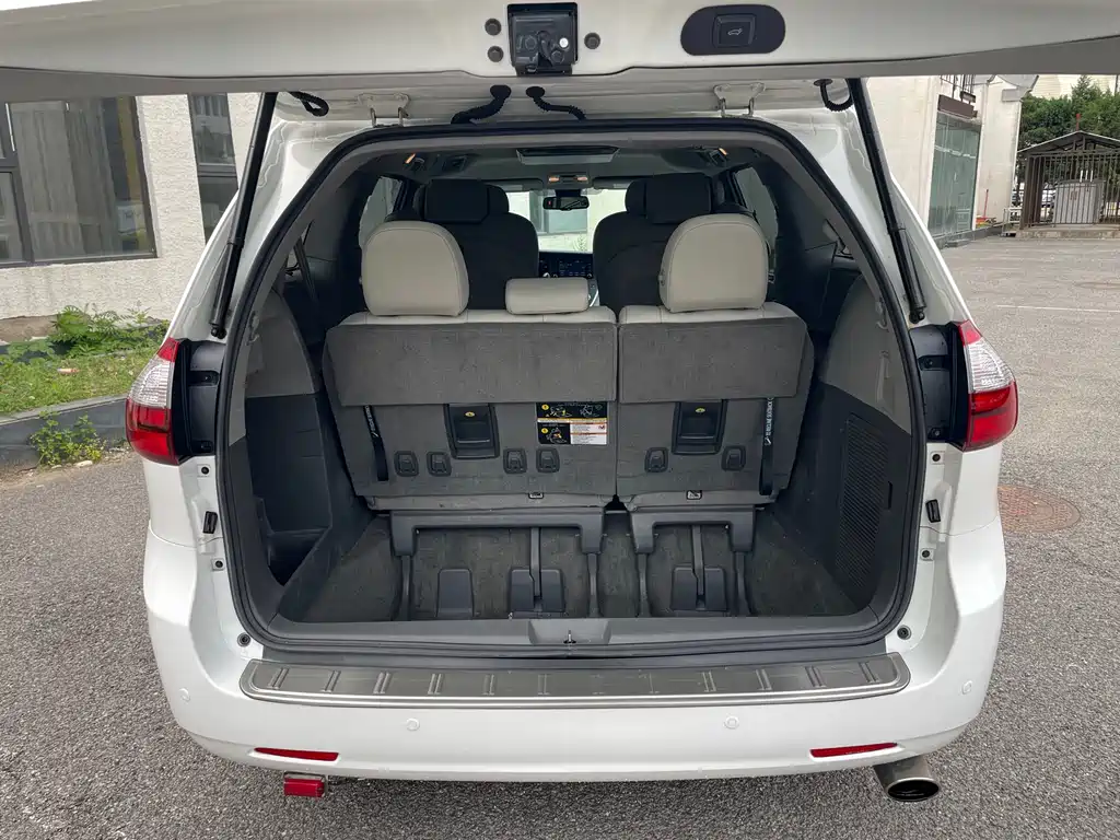 Toyota Sienna 2019 — фото 17