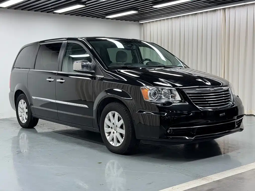 Chrysler Grand Voyager 2013 — фото 3