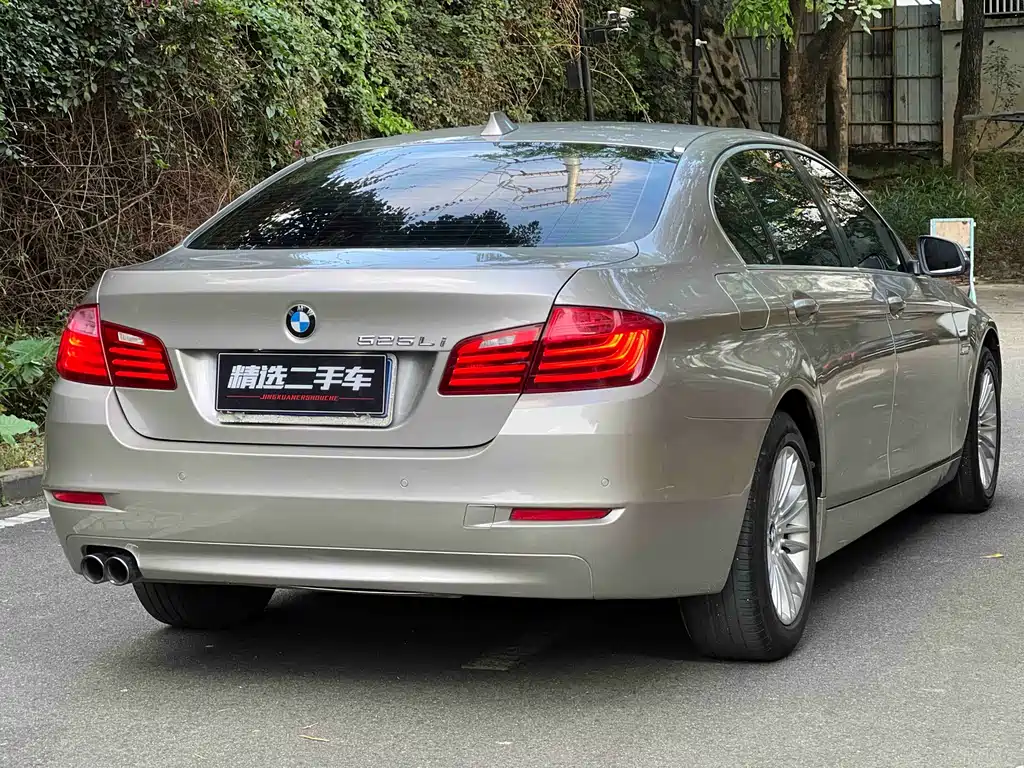 BMW 5 Series 2016 — фото 16