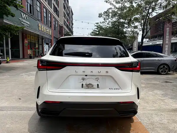 Lexus NX 2023
