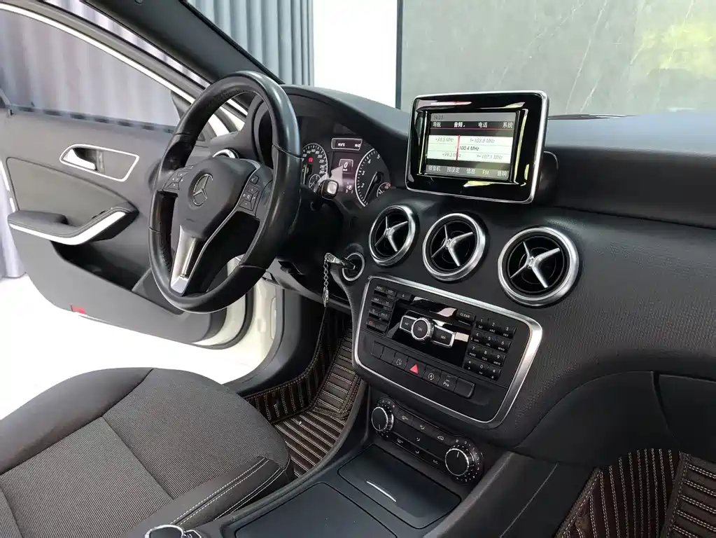 Mercedes-Benz A-Class 2015 — фото 13