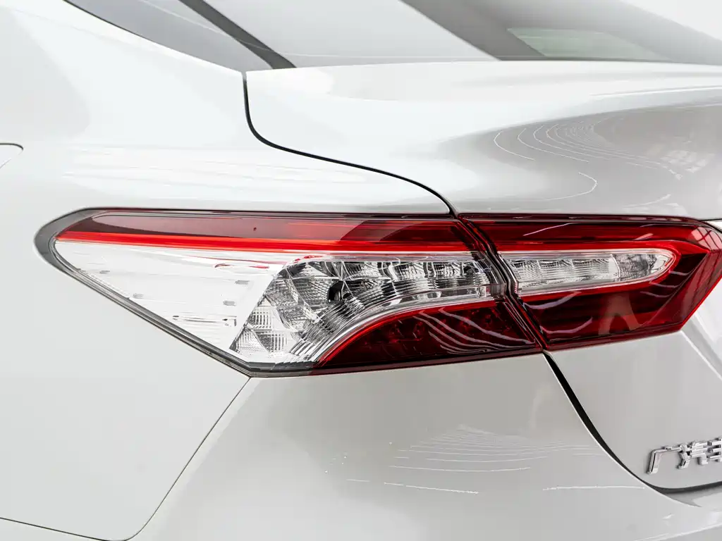 Toyota Camry 2021 — фото 19