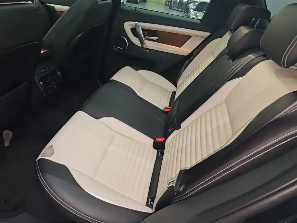 Land Rover Discovery Sport 2023 — фото 17